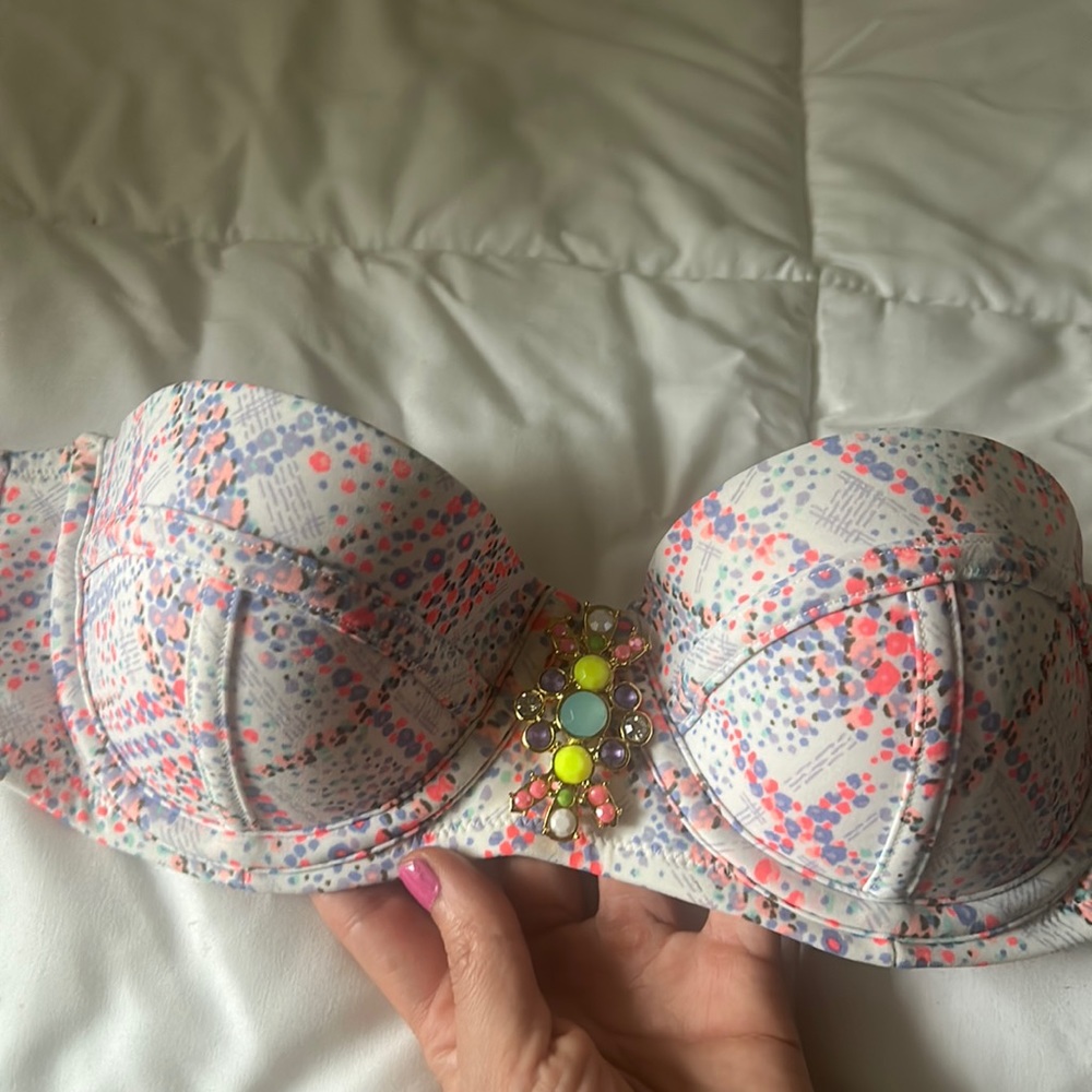 NWT Victoria secret bikini top.